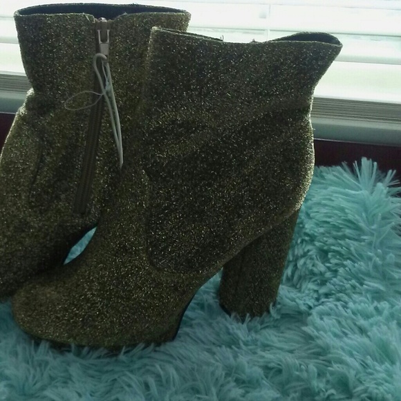 Shoes - Picture 2 of 2